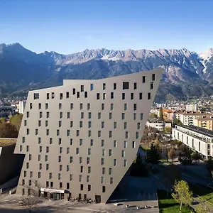 Hilton Garden Tivoli Отель