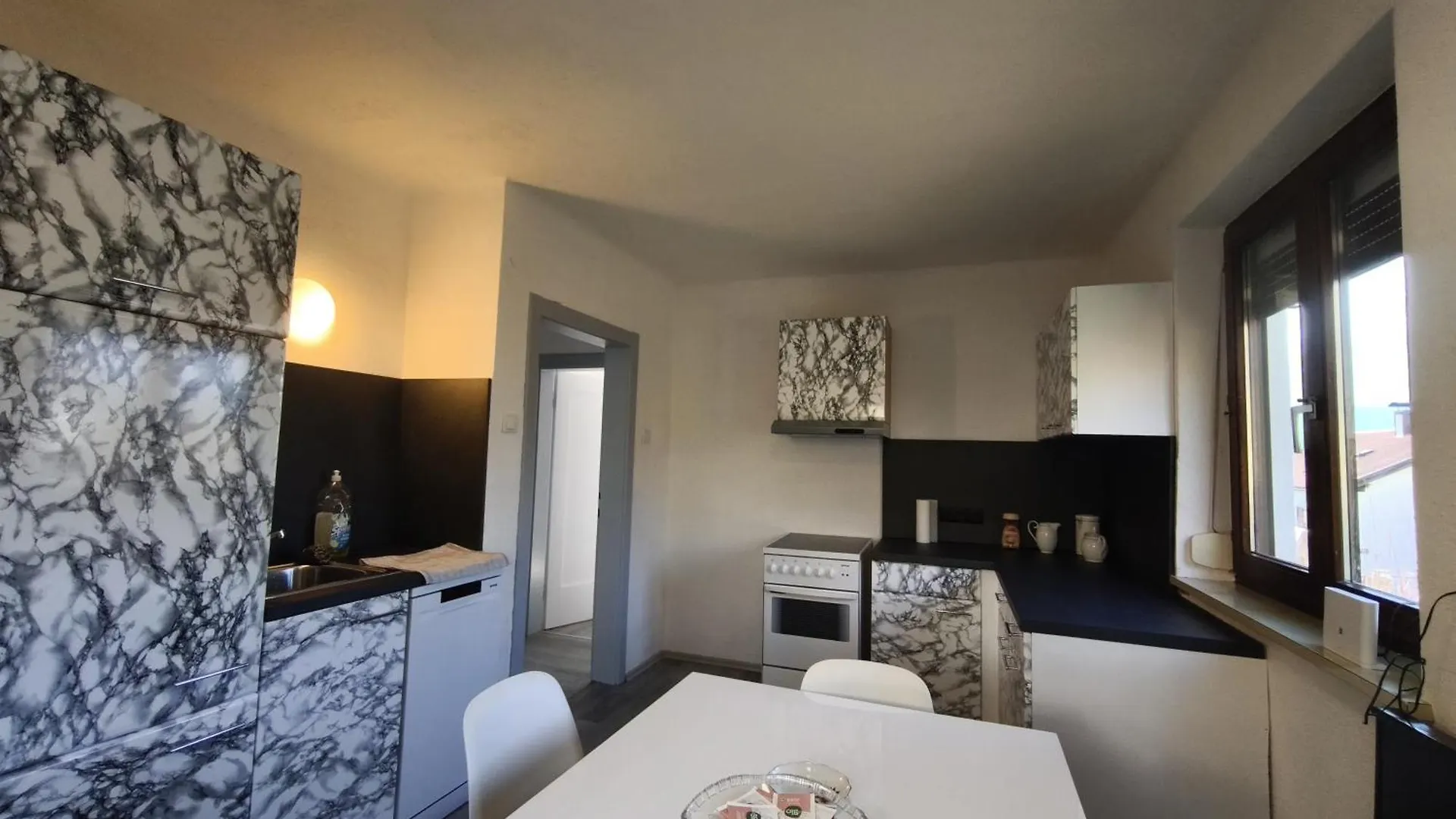 Homestay Quaint Room In Modern Flat Innsbruck
